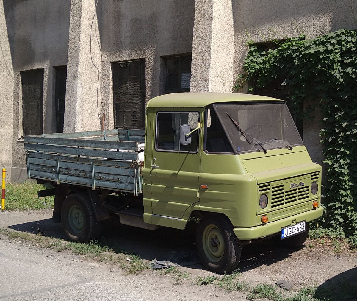 Here’s a new one for me, and maybe you, thanks to Roshake77.  The ZUK A-11 is a light truck (and van) built in Poland between 1958 and 1998 by FSC. [&hellip;]