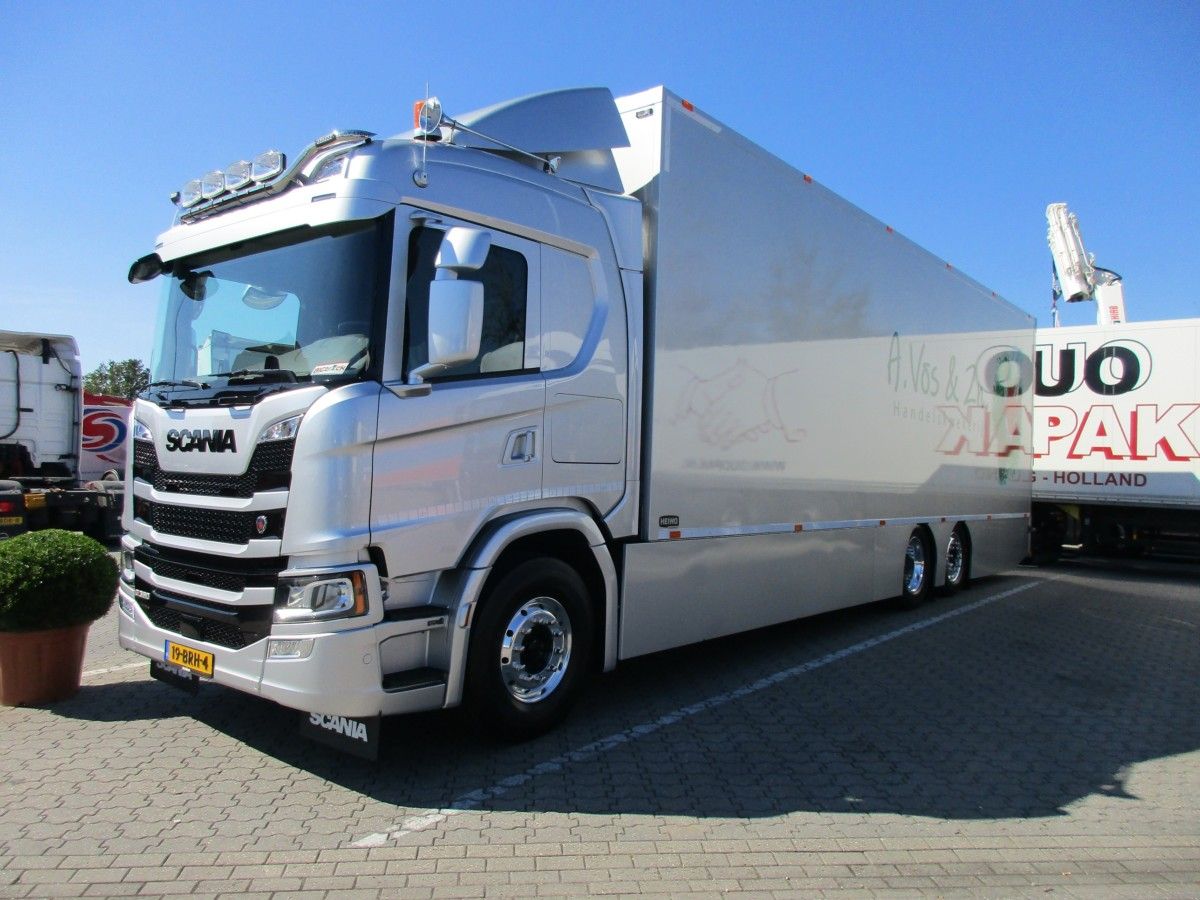 Growing flowers and potted plants is big business in the Netherlands. Consequently, an immense armada of dedicated trucks and combination vehicles to transport the end products is roaming the roads, [&hellip;]