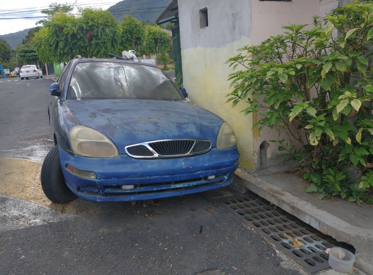 Some time ago CC reader Nate pointed me to a Central American tradition of sorts, that of abandoned vehicles literally buried under piles of garbage. This, after a post of [&hellip;]