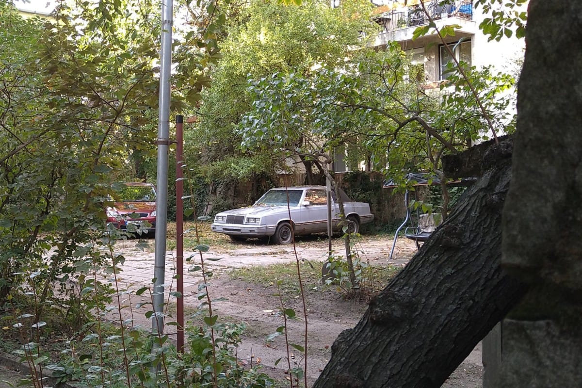 Roshake found this LeBaron resting in a courtyard in Budapest. These LeBarons have become quite rare in my part of the world; it’s been years. It was the first of [&hellip;]