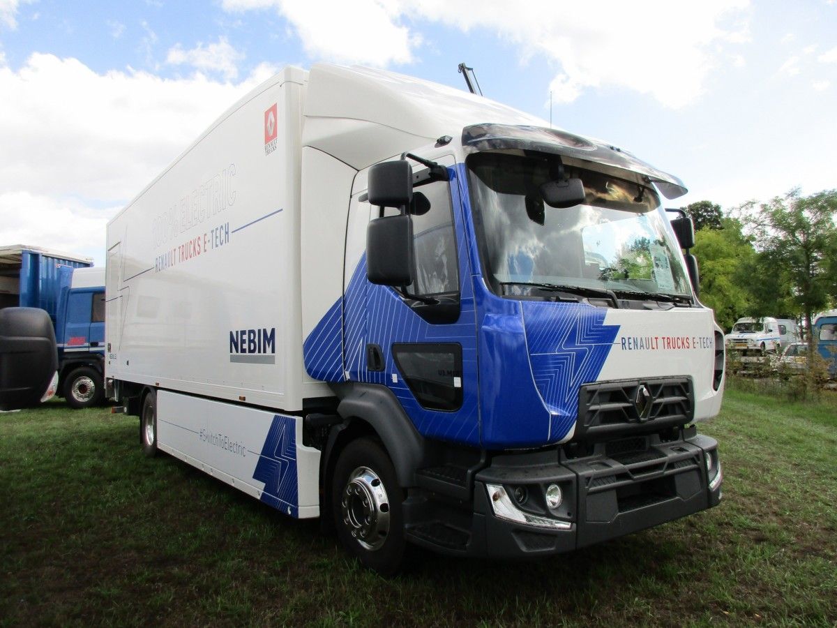It was only a matter of time before I would catch a brand new BEV truck at a show or event. Last month, this 16-tons electric Renault demo truck was [&hellip;]