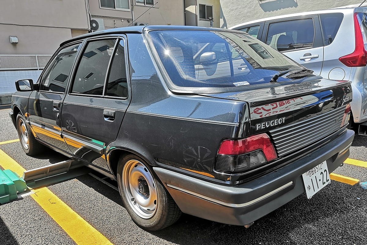 Until fairly recently, the Peugeot range was always a model of neatness. Since the early ‘30s, they instituted a perfectly Cartesian numbering system for their cars: the first number indicated [&hellip;]