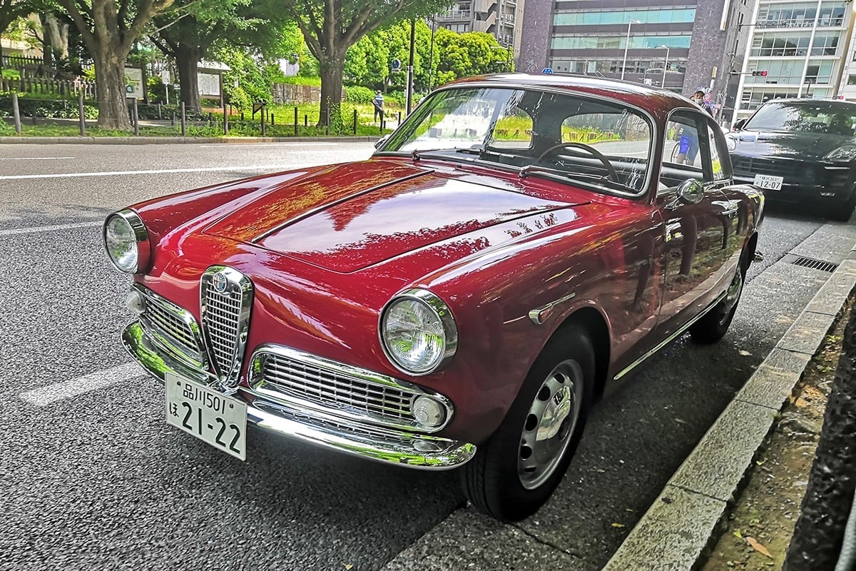 It was a warm June day when I saw this refreshing Giulietta at the gingko-lined avenue in Jingu Gaien. It was impossible to pass up, like an oasis in the [&hellip;]