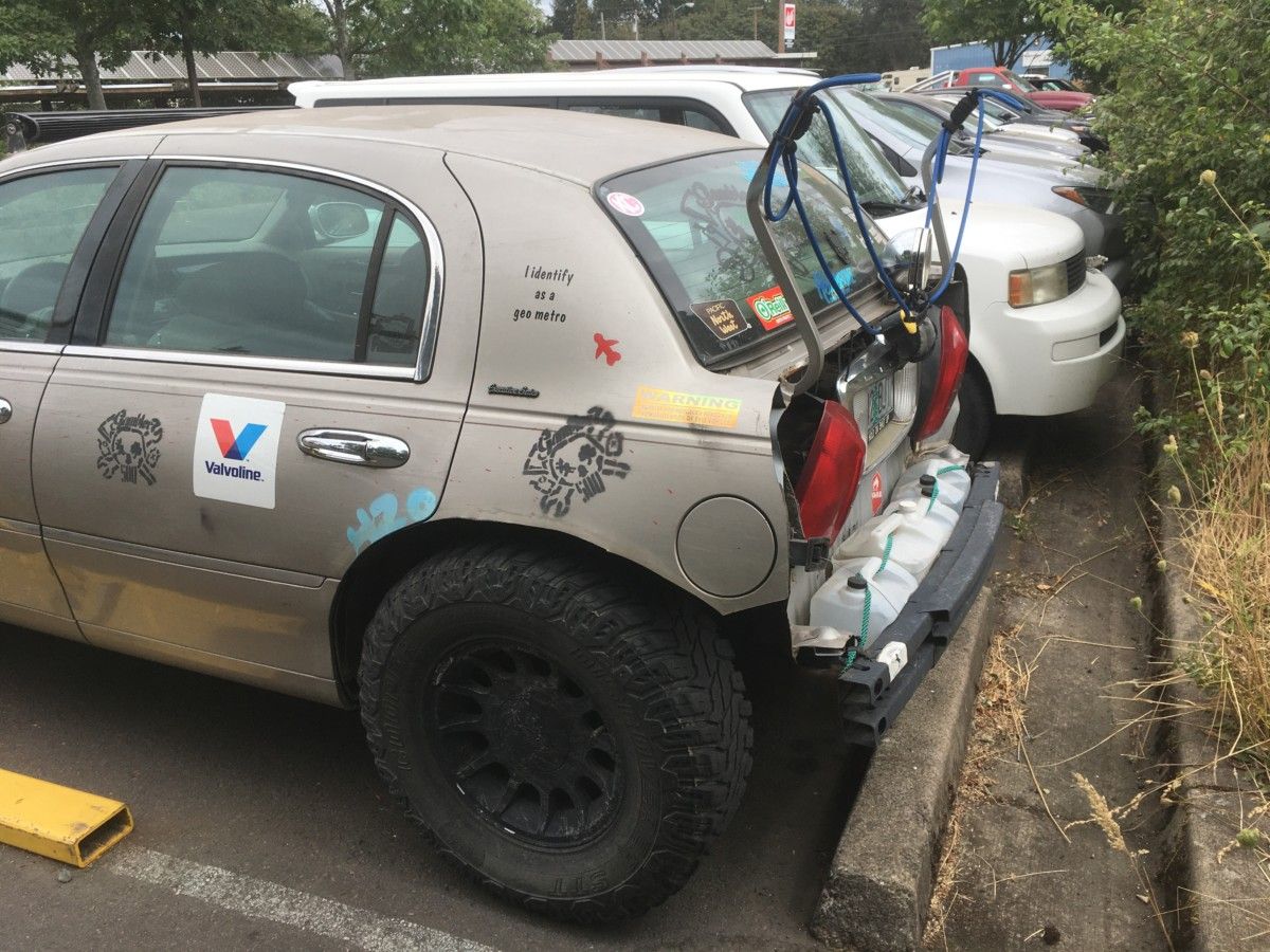 The other day we saw a Lincoln TC pickup; today it’s a Lincoln Short Car, an extreme version of the Cadillac short-deck Park Avenue that it offered in the early [&hellip;]