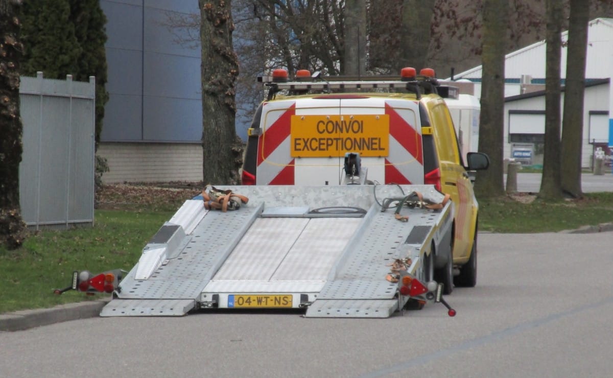 CC Global: Walking By Tour - Miscellaneous Wheeled Items 2 2019 Ifor Williams car transporter