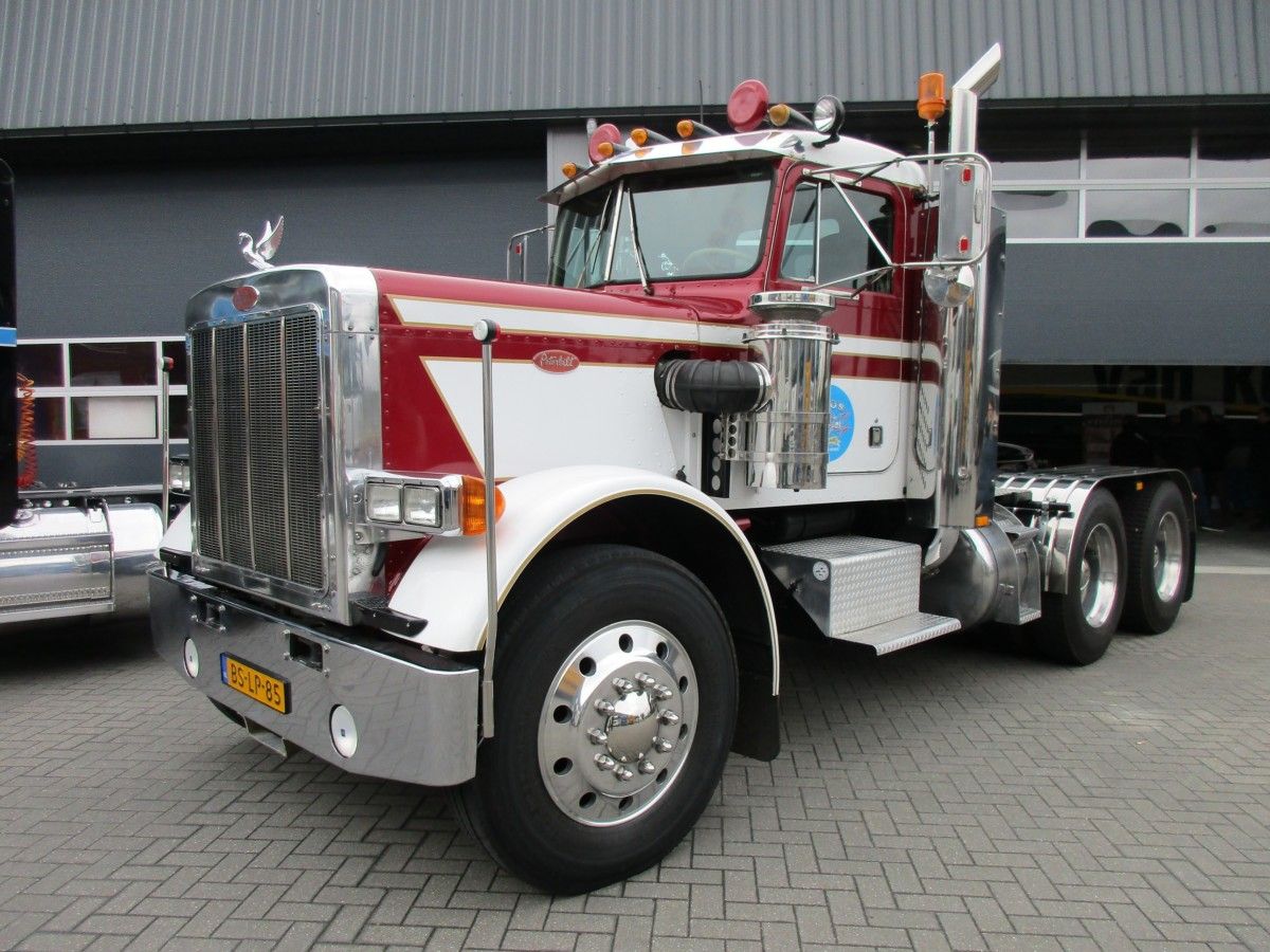 1975 Peterbilt 359 6x4 tractor - 1
