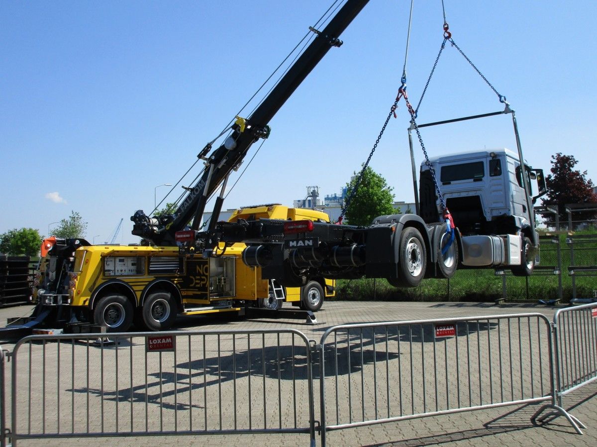 Falkom from the Netherlands builds three types of recovery vehicles: sliding deck trucks, wreckers and rotators. All of them were present at their open house days, live demonstrations were part [&hellip;]