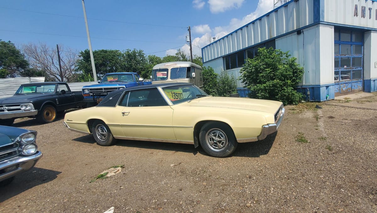 Cohort Pic(k)s Of The Day: ’60s Fords And Chevys For Sale – Come And Get One! Images from the Cohort, by canadiancatgreen.