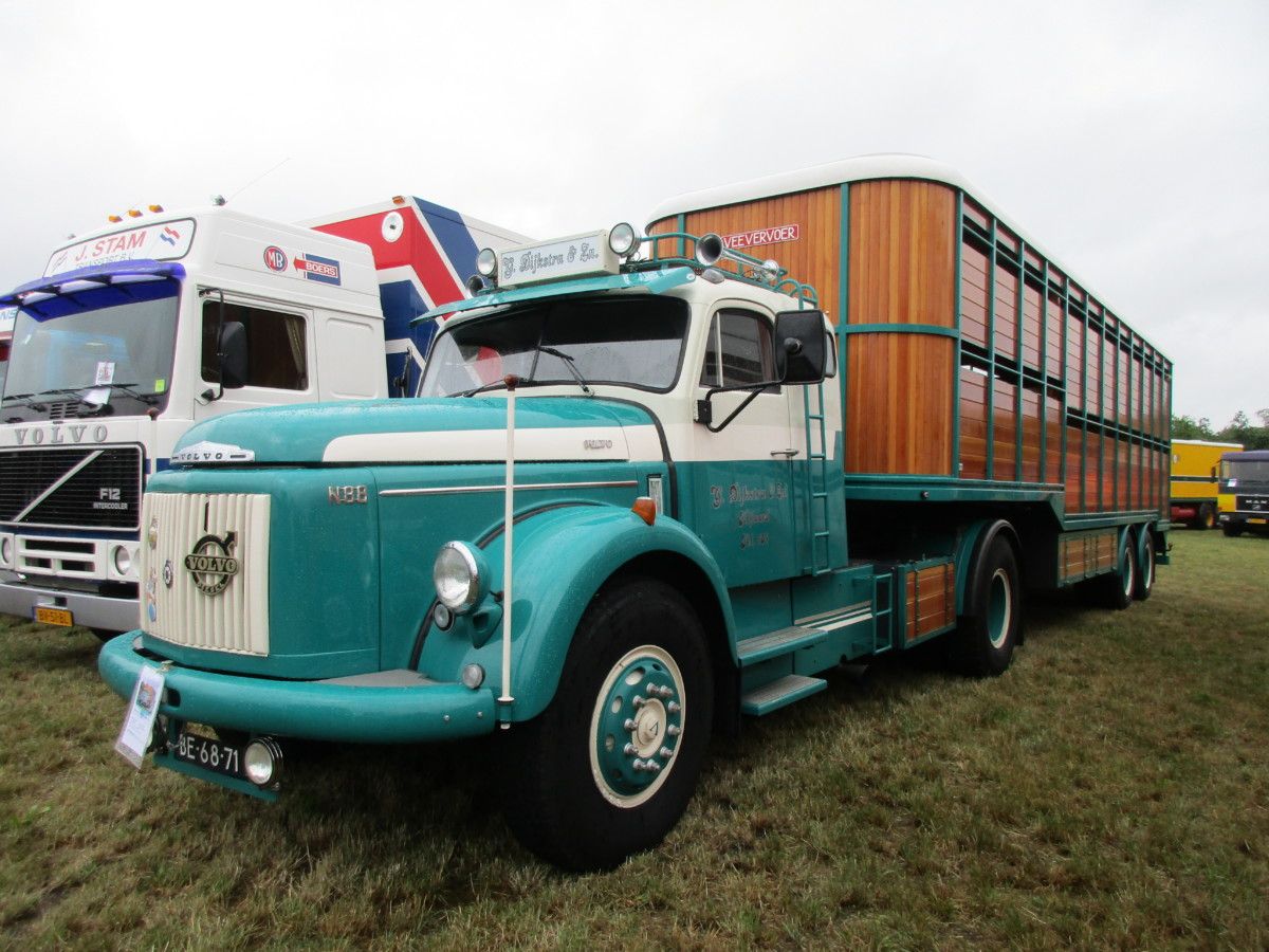 In my book, this livestock combination from the sixties was the most outstanding big rig at the classic truck show I recently visited (more on that later, of course). A [&hellip;]