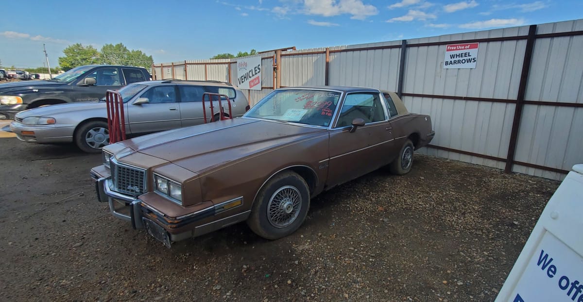 These two Grand Prix were found by canadiancatgreen at the Cohort, and each seems to play a different persona. First, a 1985 broughamy chestnut one; being the sensible player. And [&hellip;]