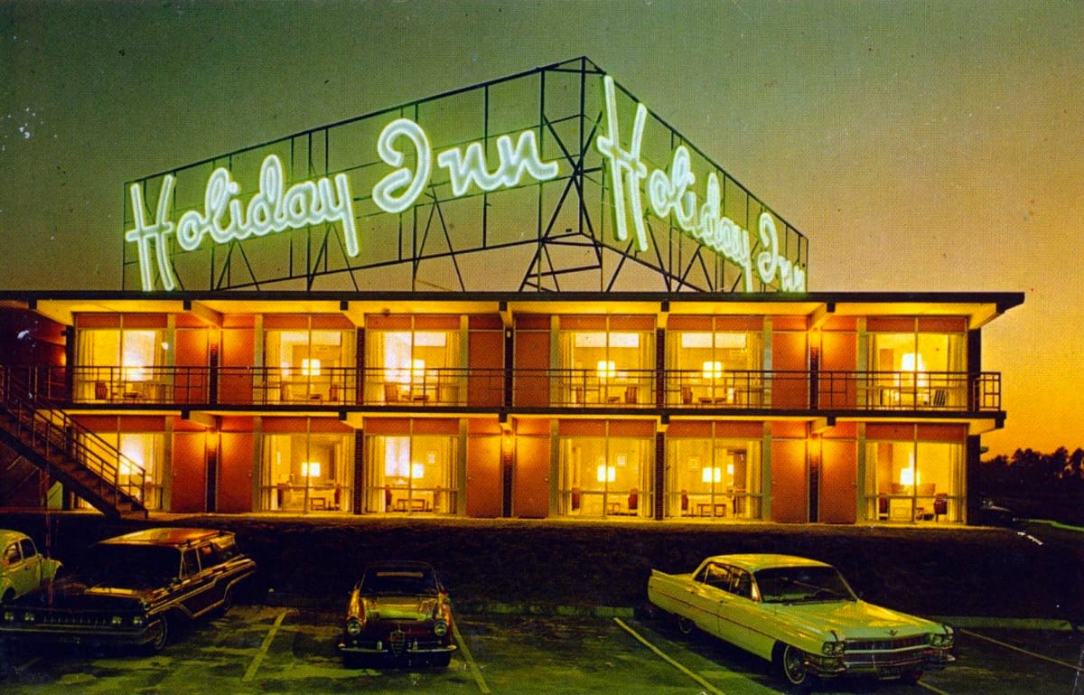For today I wanted to share a few more postcards from yesteryear, this time of hotels and motels. Let’s take a look around and see what these guests were driving. [&hellip;]