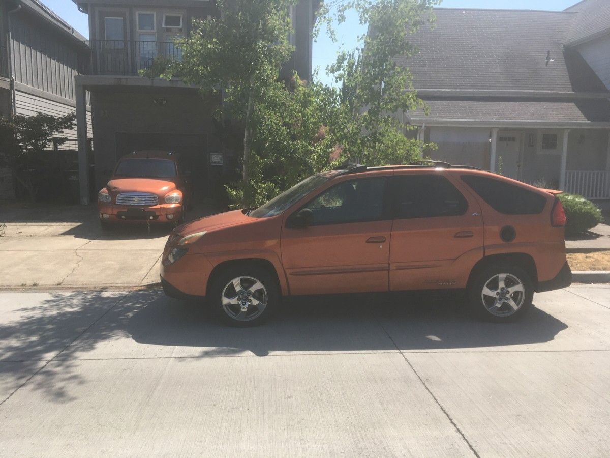 I’ve seen this orange Pontiac Aztek here for some years, but now it’s joined by an orange Chevy HHR. Hmm; a bit of a GM odd-ball lover?