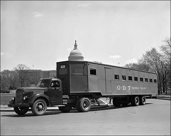 Bus Stop Classics: Beaver Metropolitan B-35-PT Series Coach - Keystone State Cruiser 3 LC1849 600Border