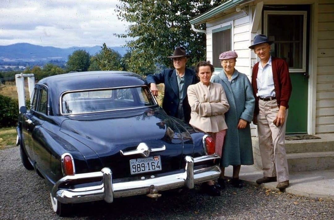 I don’t know if it’s just my perception, but I remember there was a time when cars often appeared as backdrops in family portraits. A custom that I feel has [&hellip;]