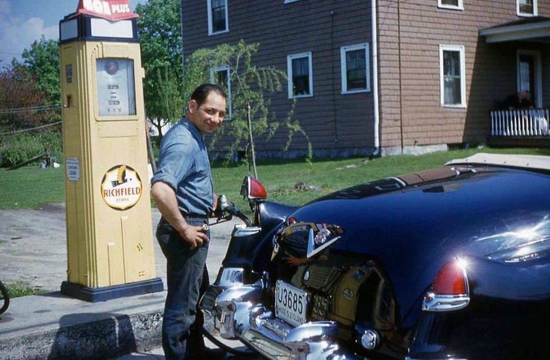 It’s a good day to go for a gas fill-up. And wouldn’t it be nice to do so in one of these gas stations from the past, with their fun [&hellip;]