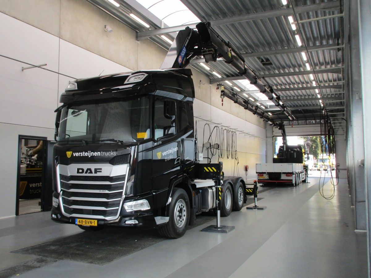 Versteijnen - 2023 DAF XF 530 6x2*4