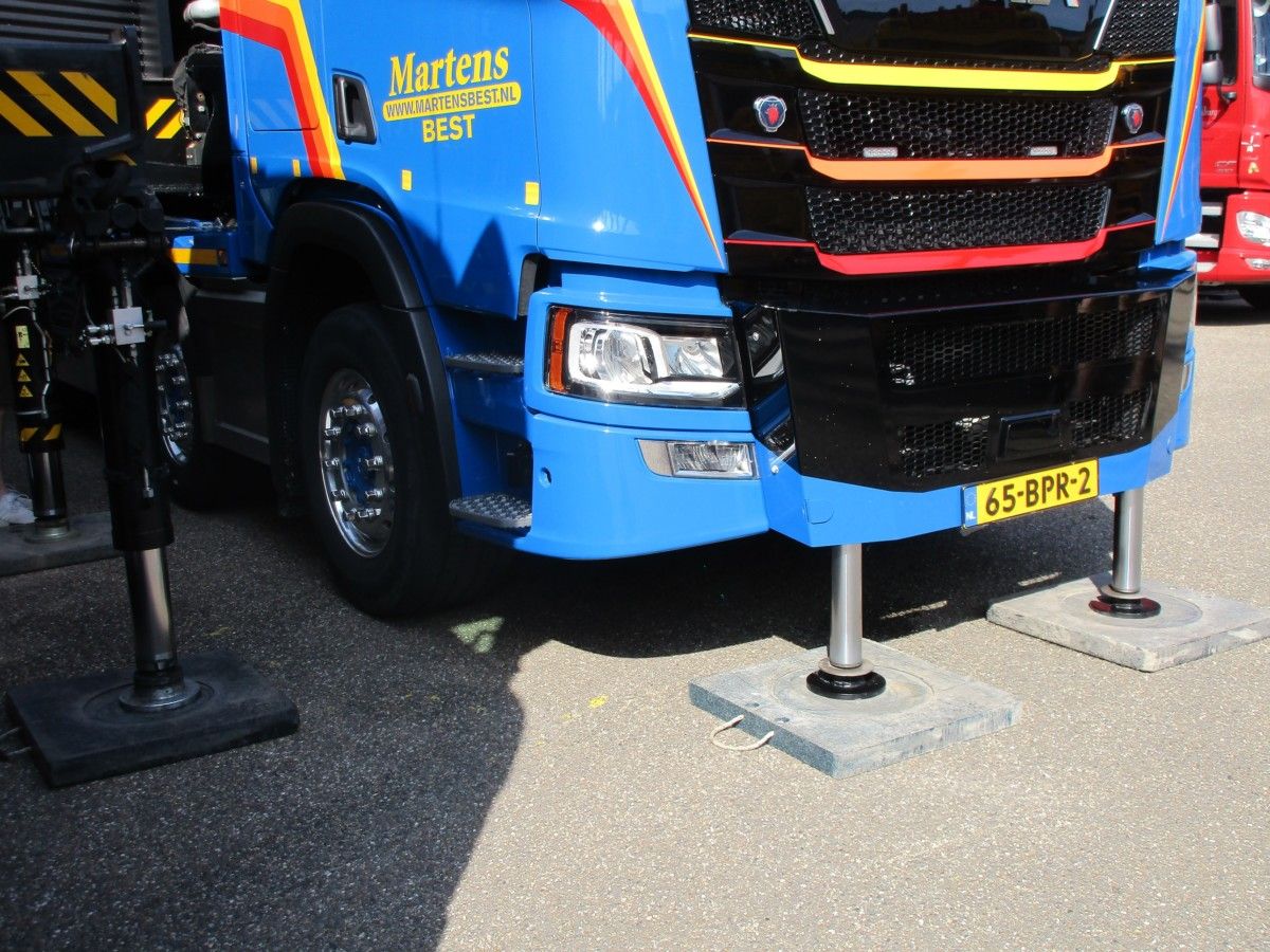 Martens - 2020 Scania front outriggers
