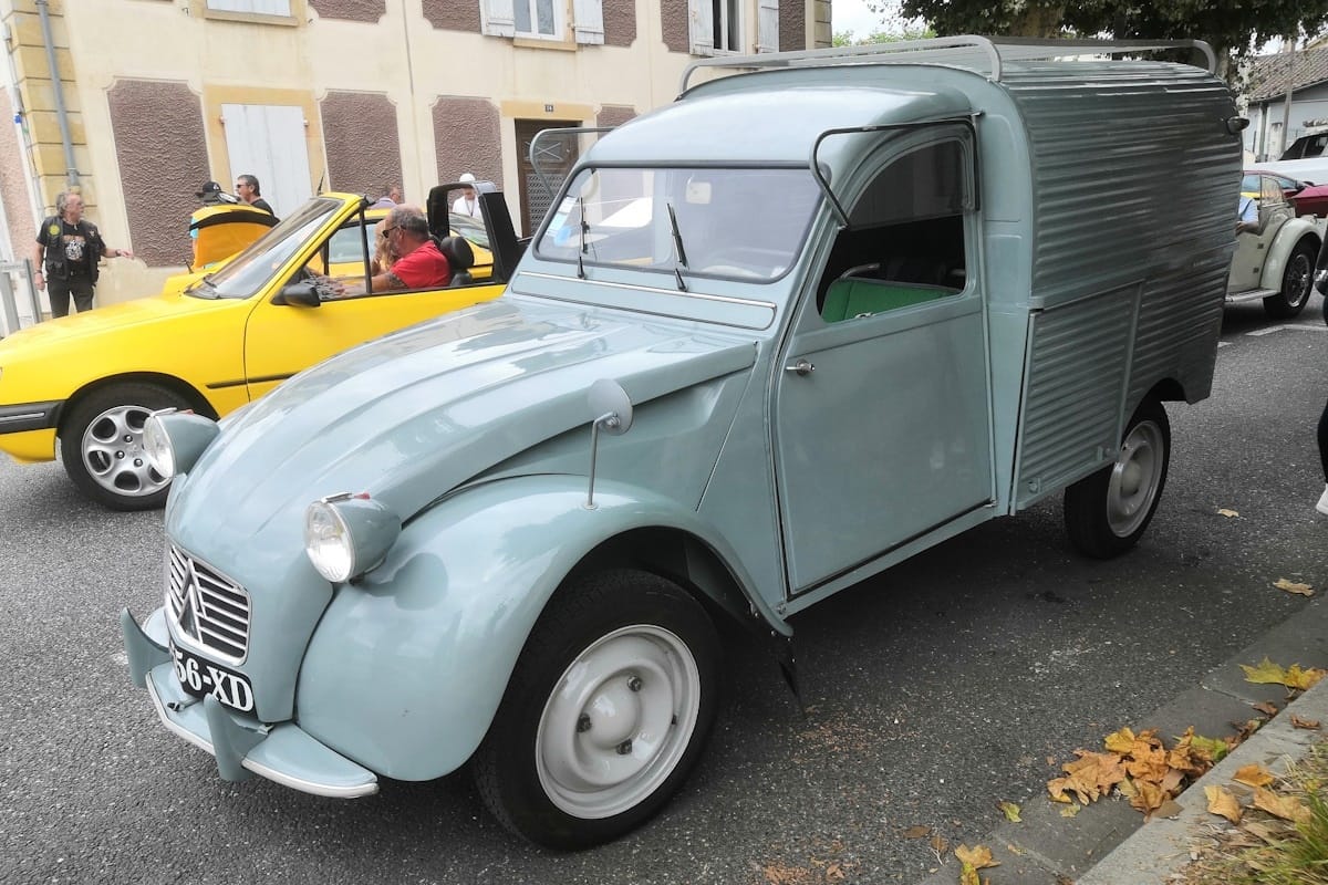 Bienvenue, chers amis, to ze second partie of ze tour. We kick things off with a very neat early ‘60s 2CV van, but fair warning: the turnout was pretty limited, [&hellip;]
