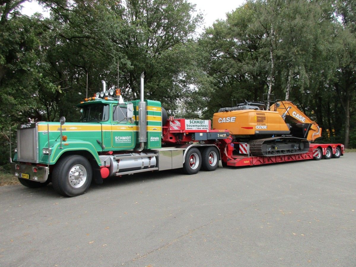 There are plentiful classic Mack, Kenworth and Peterbilt conventionals to enjoy in the Netherlands. Almost all of them only drive to shows or can be hired for special occasions, like [&hellip;]