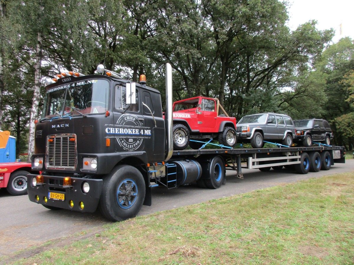 Mack F700-series 4x2 - Cherokee 4 Me