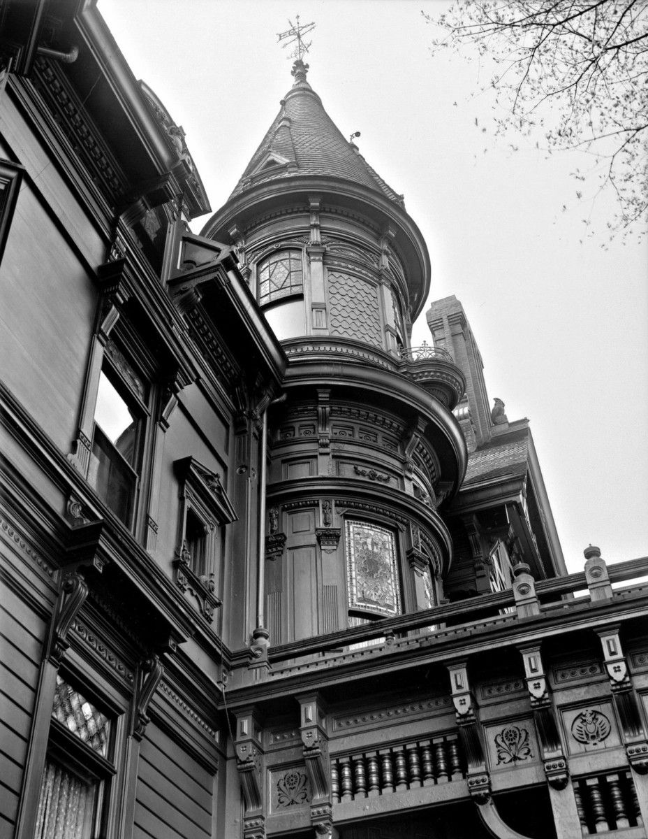 &nbsp; Growing up and living in New Jersey, I knew little to nothing about the city of Portland, Oregon.  Then I found these pictures taken in the 1930s and ’40s [&hellip;]