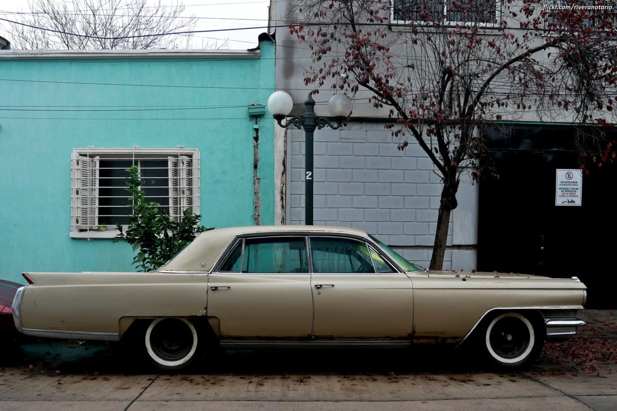 These images from Chile were posted by riveranotario at the Cohort. It’s a twosome of GM products, a ’64 Fleetwood and a C4 Chevrolet. Whoever the owner is, seems to [&hellip;]