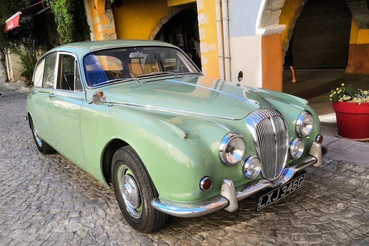 When in Provence last August, I did not find a Jaguar Mark 2 (though it will have its day on CC, promised!). Instead, I happened upon something even better: the [&hellip;]