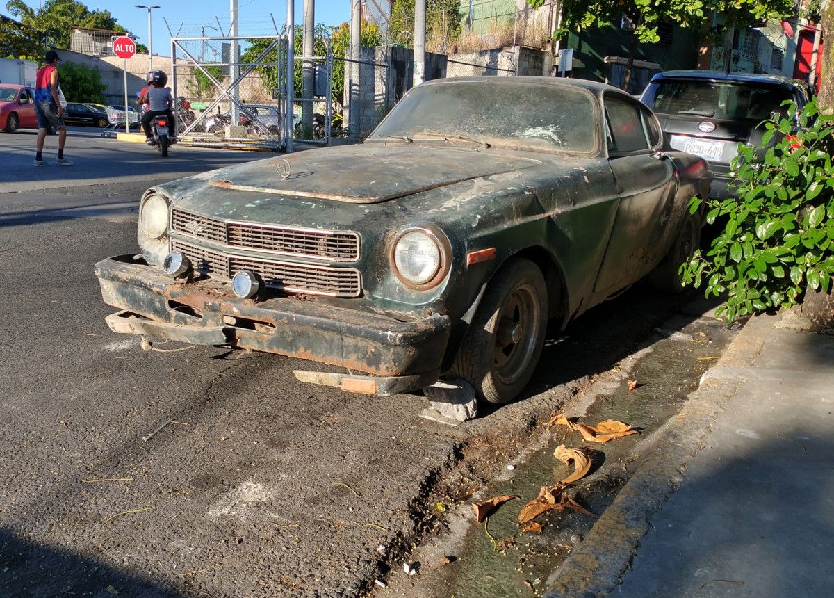 Just this last week, as I drove around the surroundings of San Salvador, I came across this most extraordinary find. What I believe to be some kind of lost Volvo [&hellip;]