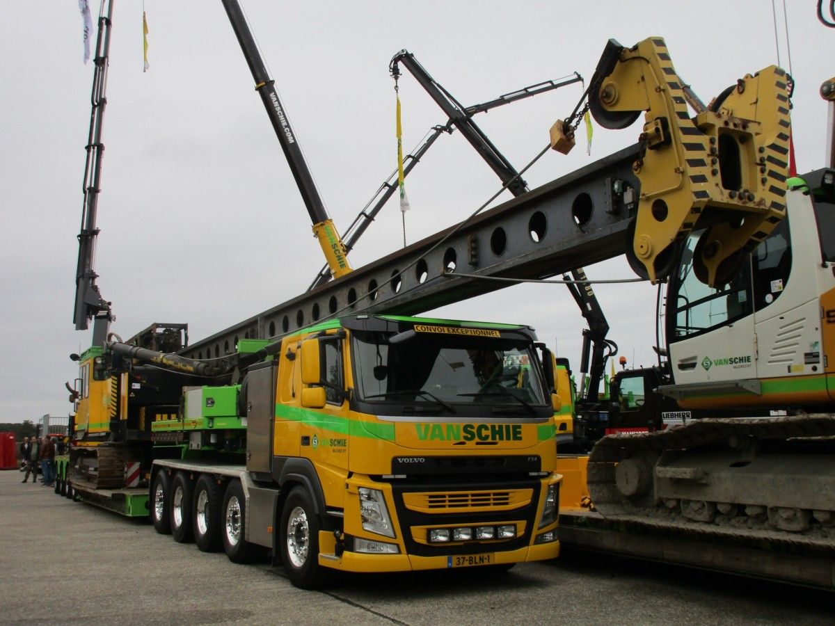 In transit, a piling rig at rest and a tall cabover tractor don’t go well together, for obvious reasons. That’s quite a front overhang, by the way. A much lower [&hellip;]