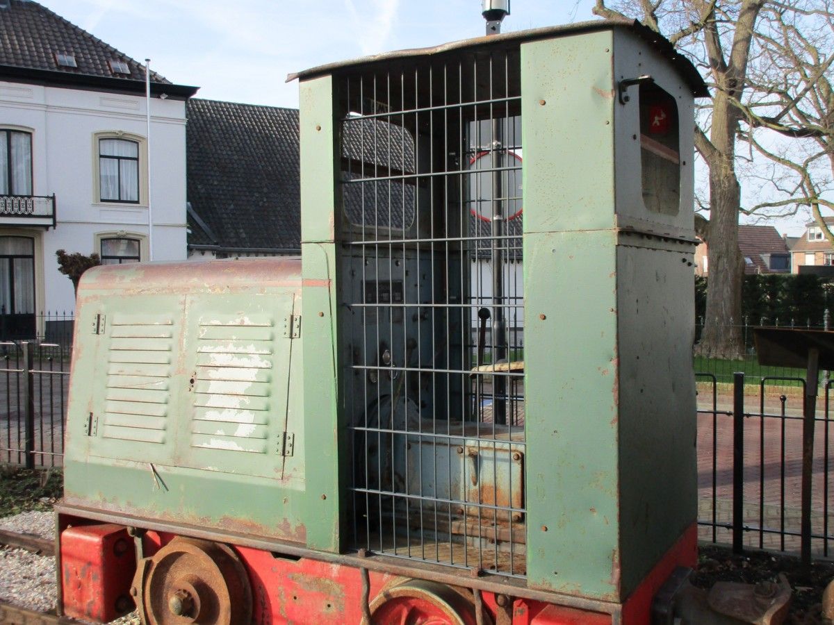 1963 Schöma CDL 28 locomotive - Spoorijzer KW 13 side dump cars - 3