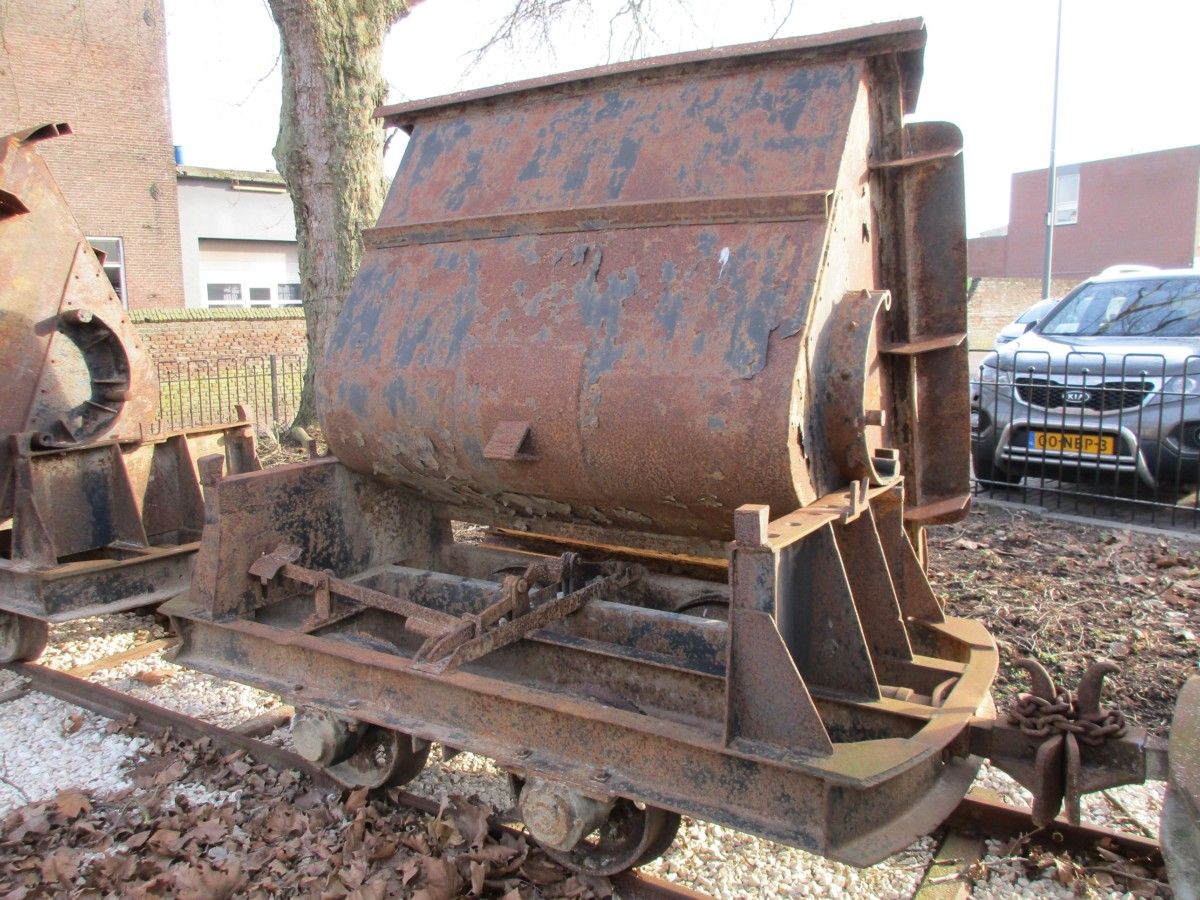 1963 Schöma CDL 28 locomotive - Spoorijzer KW 13 side dump cars - 7