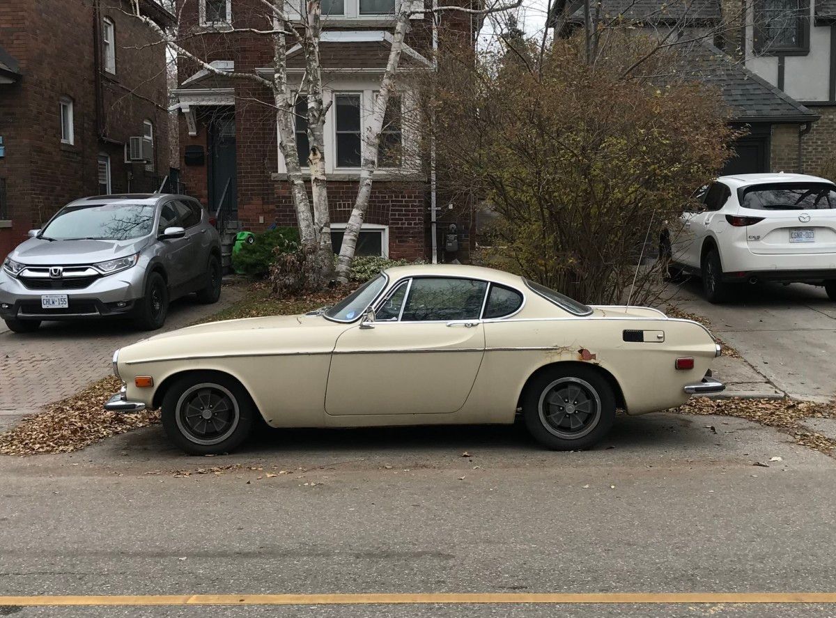 Photos from the Cohort by William Oliver.  Volvo’s P1800 has appeared at CC in plenty of posts, but seeing this one by the curbside, surrounded by a bunch of modern [&hellip;]