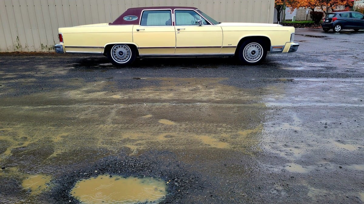 These Lincoln Continentals of the ’70s have been covered plenty of times at CC (links below), but every new find is always welcomed. On this occasion, here’s this ’77-’79 Continental [&hellip;]