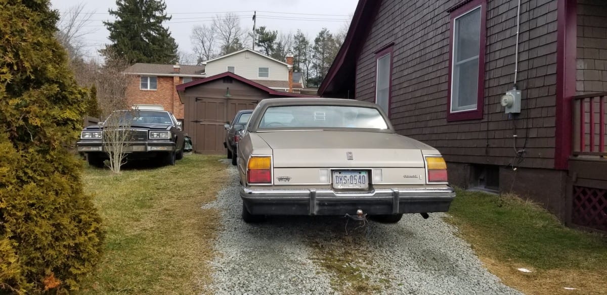 Cohort Pic(k) Of The Day: 1980s Buick LeSabre & Oldsmobile Delta 88 – B-body Driveway Photos from the Cohort by Hyperpack.