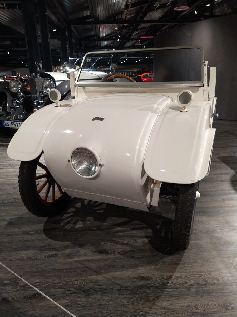The museum reopens from its winter closure at the end of March, so let’s view some cars less well known in North America. The Hanomag 2/10 PS “Kommissbrot” (army commissary [&hellip;]
