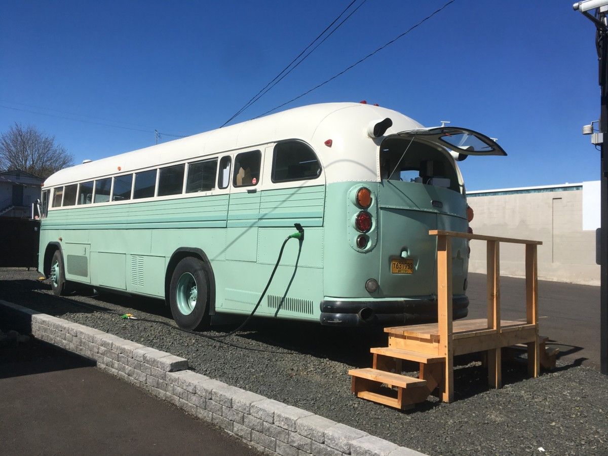 There’s a new coffee cart in my neighborhood, right on Willamette Street, and it’s a real gem — a beautifully done 1986 Crown bus. I don’t drink coffee normally, but [&hellip;]
