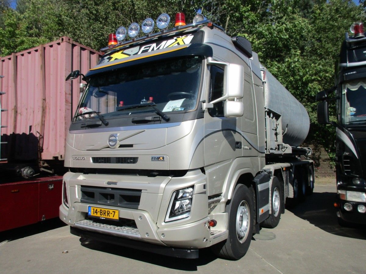 Lucas Vacuumtanken - Volvo FMX 10x4 Wide Spread