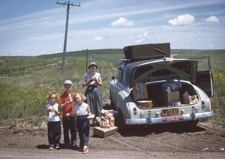 One more gallery with outdoorsy images, all in the spirit of the upcoming early summer days. This time they feature traveling folks either snacking along the road or picnicking next [&hellip;]