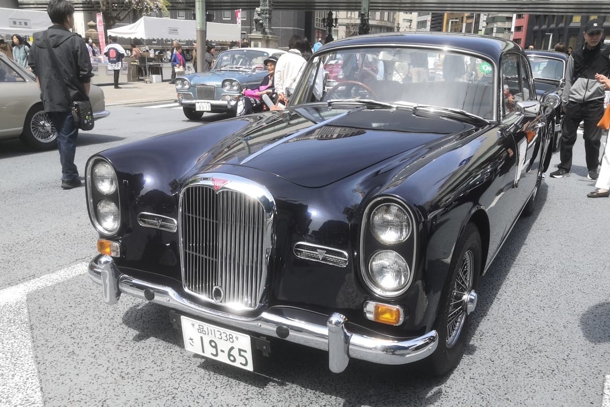 This week will be dedicated to the last great decade of British cars (i.e. the ‘60s), with a particular focus on luxury – something of a British specialty, at least [&hellip;]