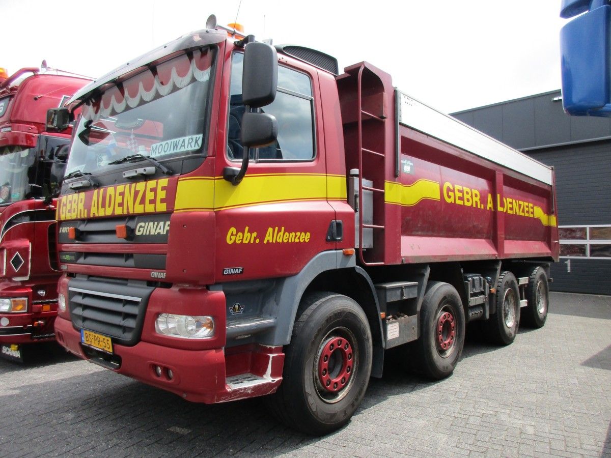 Just perfect! An 18 years old, battle-scarred dump truck, parked between two immaculate showstoppers. Dump trucks don’t have it easy, you know. They’re always carrying very heavy loads, under less [&hellip;]