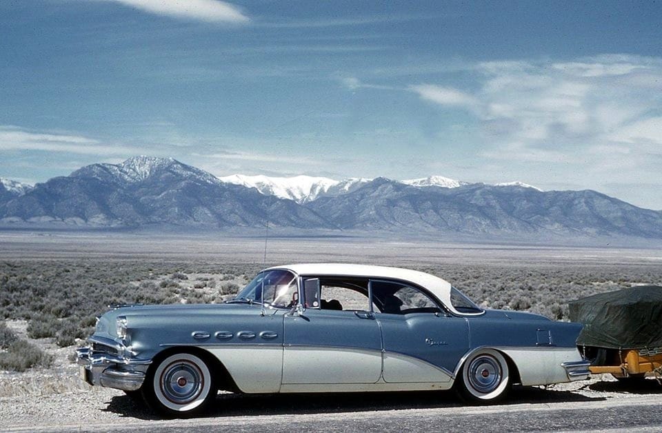 Vintage Snapshots: A Hardtop Gallery – Hardtops In The 1950s-1960s We’ll pay homage today to a cherished, yet defunct, body style; the hardtop. When GM popularized the new body style, a stylish new era that everyone followed was launched.