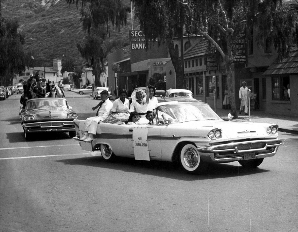 A few months ago we posted a gallery on cars and parades of the 50s-’60s that got considerable comments and interest. With that in mind, what better day than the [&hellip;]