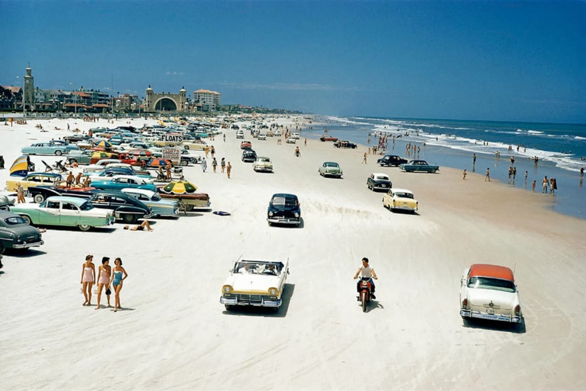 Following up on galleries with a summer feel, today’s images feature sunny views of the ’50s-’60s along some nice vintage cars on sandy beaches of the past. It’s a follow-up [&hellip;]