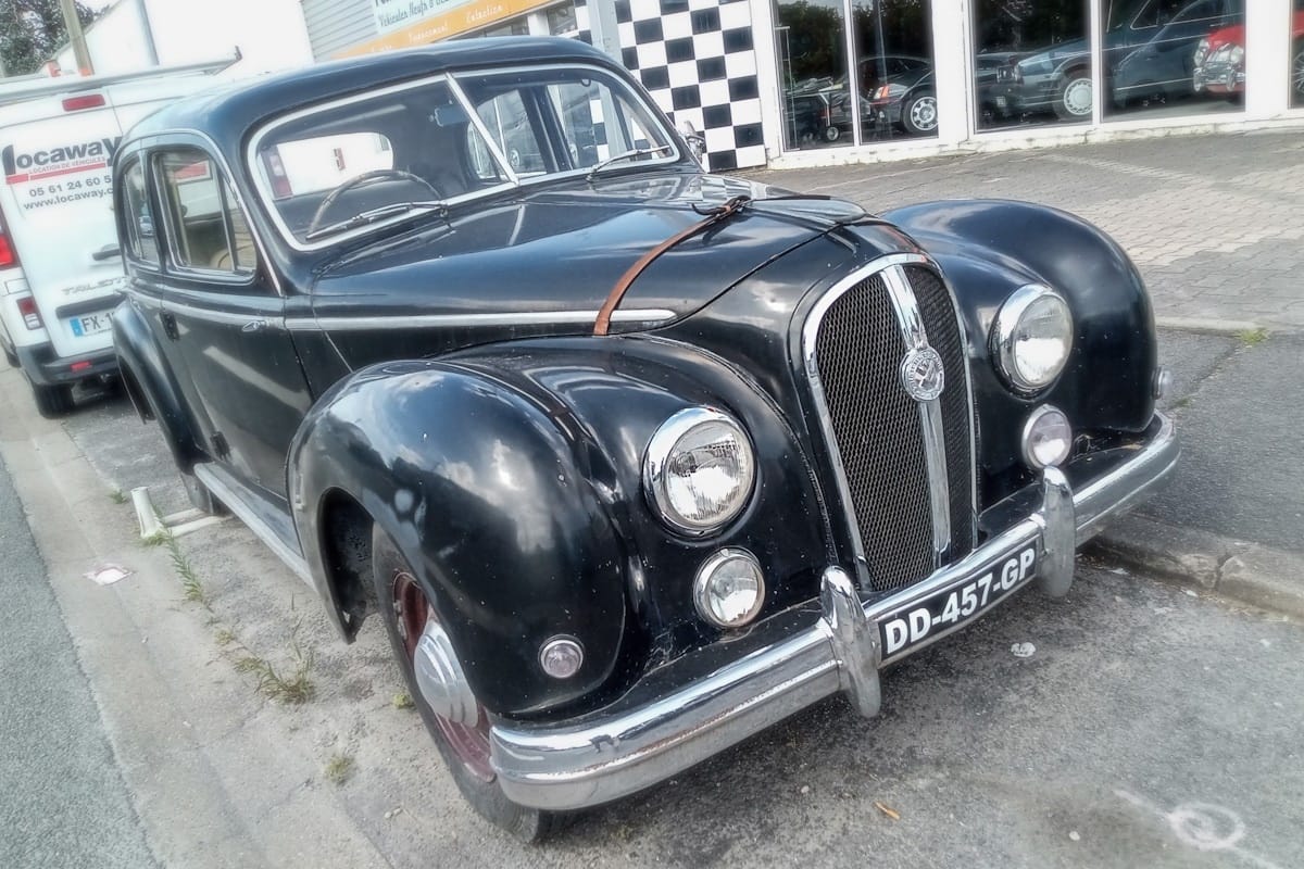 Of all the traditional French luxury carmakers, the one that could have conceivably survived a bit longer was Hotchkiss. They had a deep industrial roots, a large factory, were still [&hellip;]