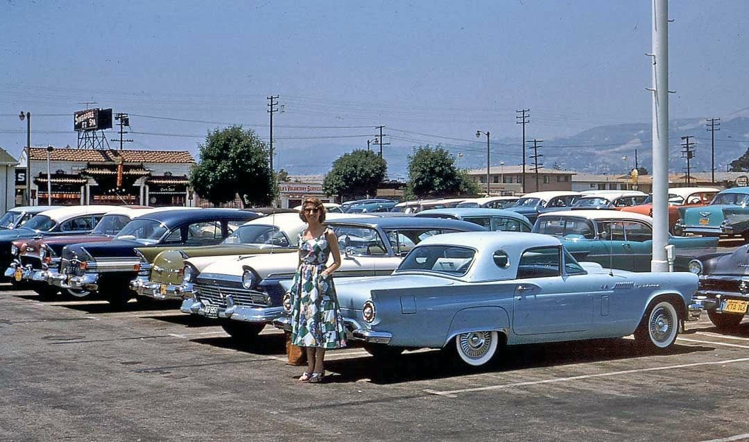 Vintage Snapshots: Parking Lots In The ’50s-’60s