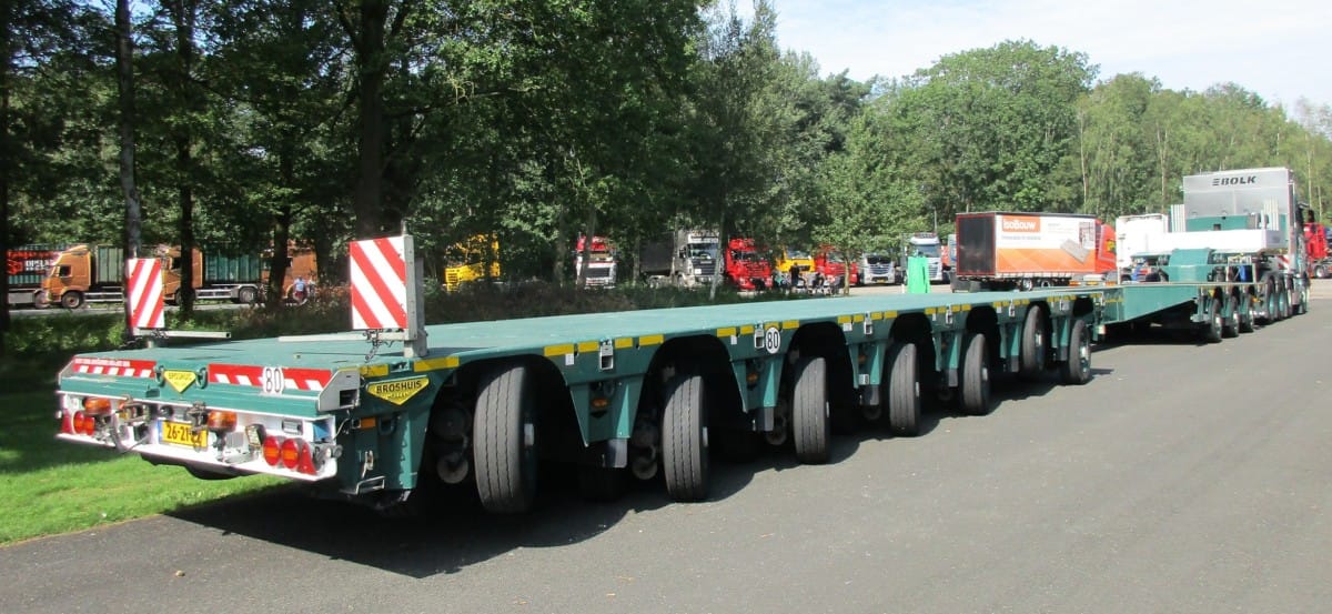 Ah yes, the intriguing world of special and heavy haulage once again, starring a semi with a payload capacity of 116 tonnes (255,700 lbs). An extendable Broshuis semi-low loader with [&hellip;]
