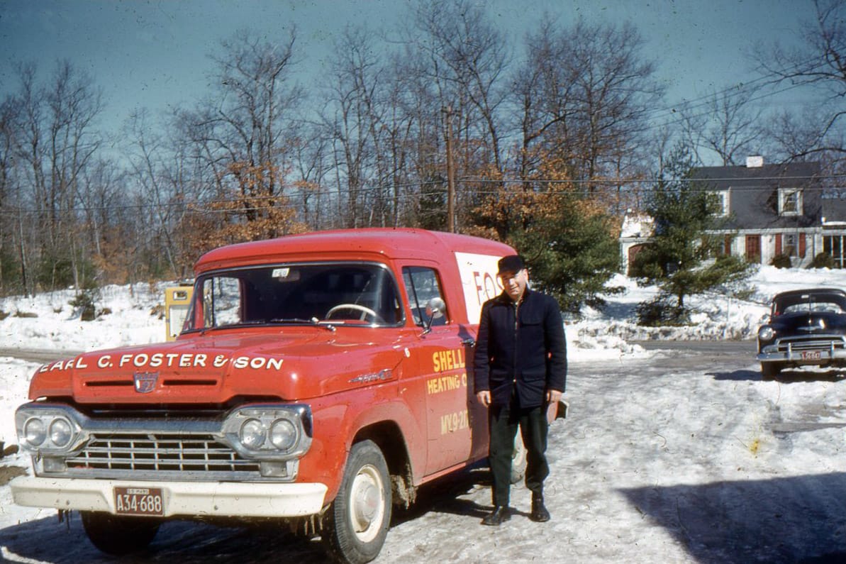 Let’s delve once more into the colorful realm of vintage cars in period livery, a topic we touched on once before. As on that occasion, the photos are a mix [&hellip;]