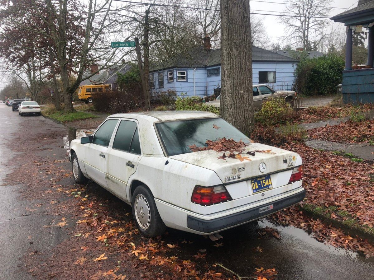Seeing the 2.8 badge on the right side of the trunk of this 300E threw me for a moment. Is this a European gray market import? Did someone replace the [&hellip;]