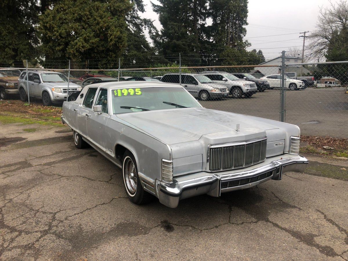 My curbside friends, I have found the deal of a lifetime for you. Just look at this magnificent specimen from the time when these really big Lincoln Continentals were the [&hellip;]