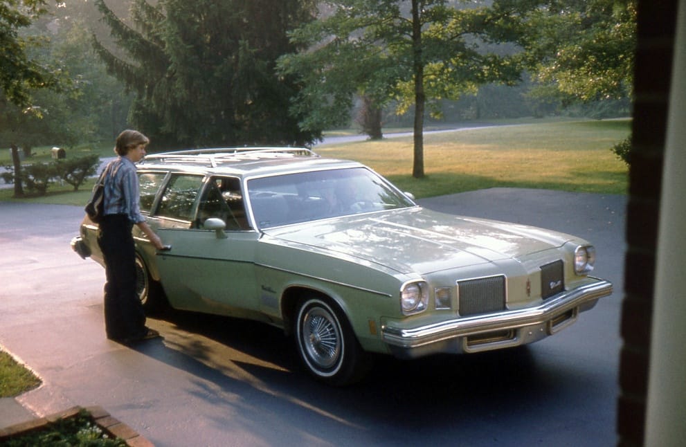 Text by Patrick Bell. For today’s gallery, we are going to look at some more station wagons, the people haulers of the past.  We have a good variety so let [&hellip;]